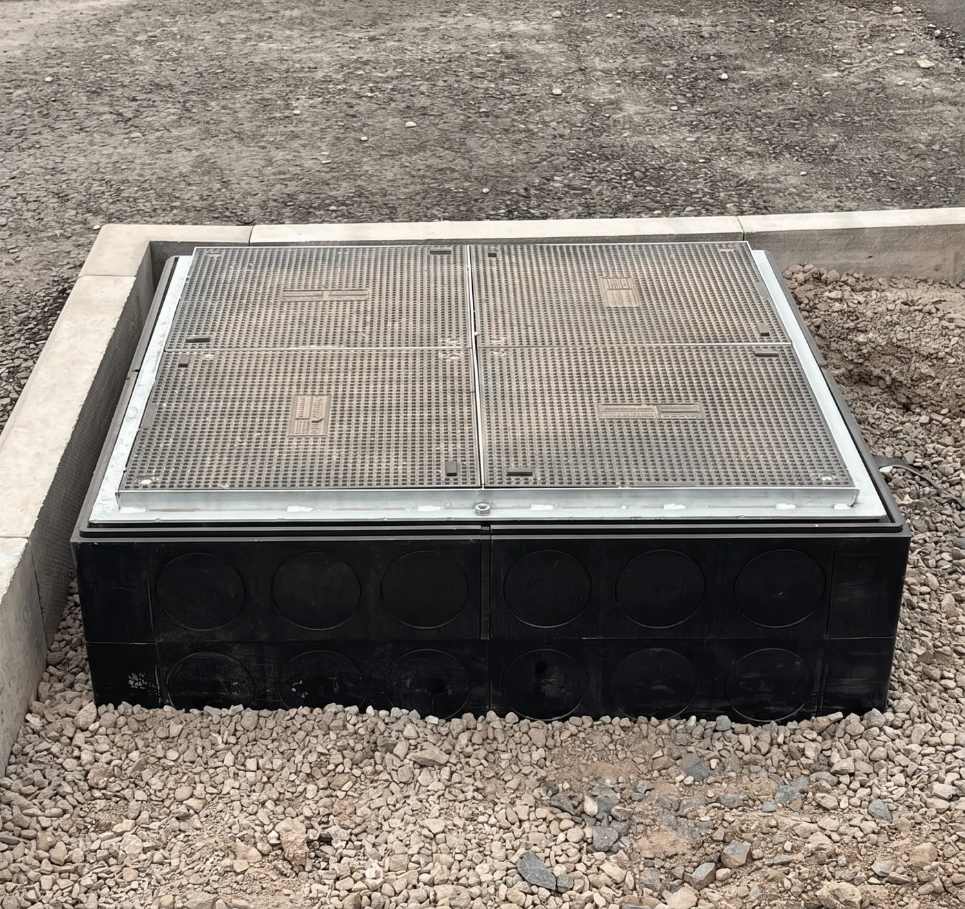 Recessed access cover and frame